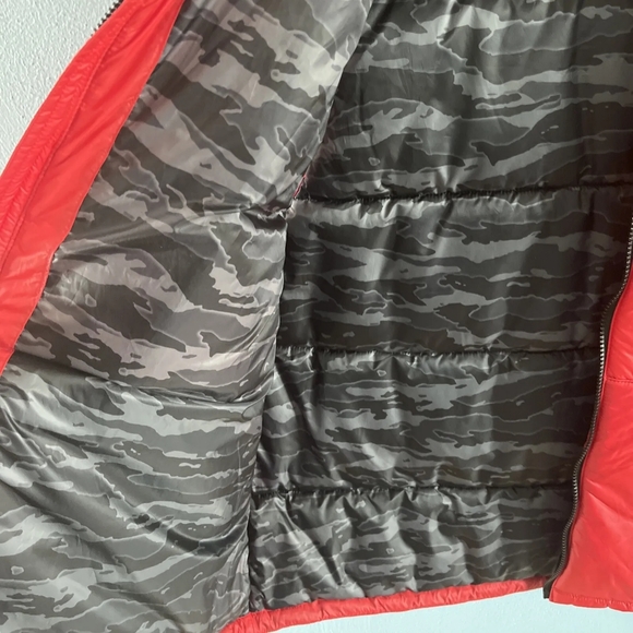 Alpine Men's Lightweight Down Puffer Vest Red and Black HOST PICK - Picture 9 of 10